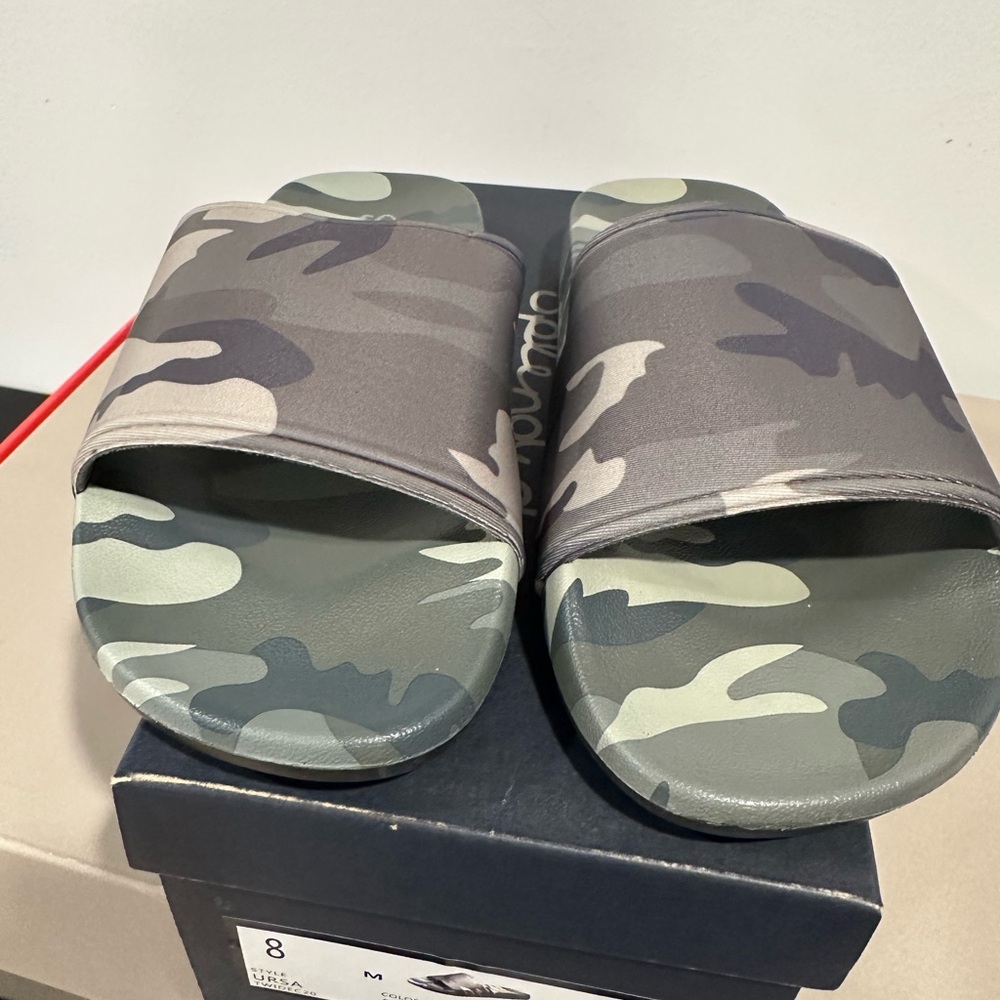 NWT Splendid women’s Ursa slip on size 8 Sage Camo